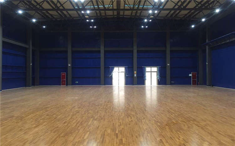 柞木風雨操場運動地板造價是的多少?